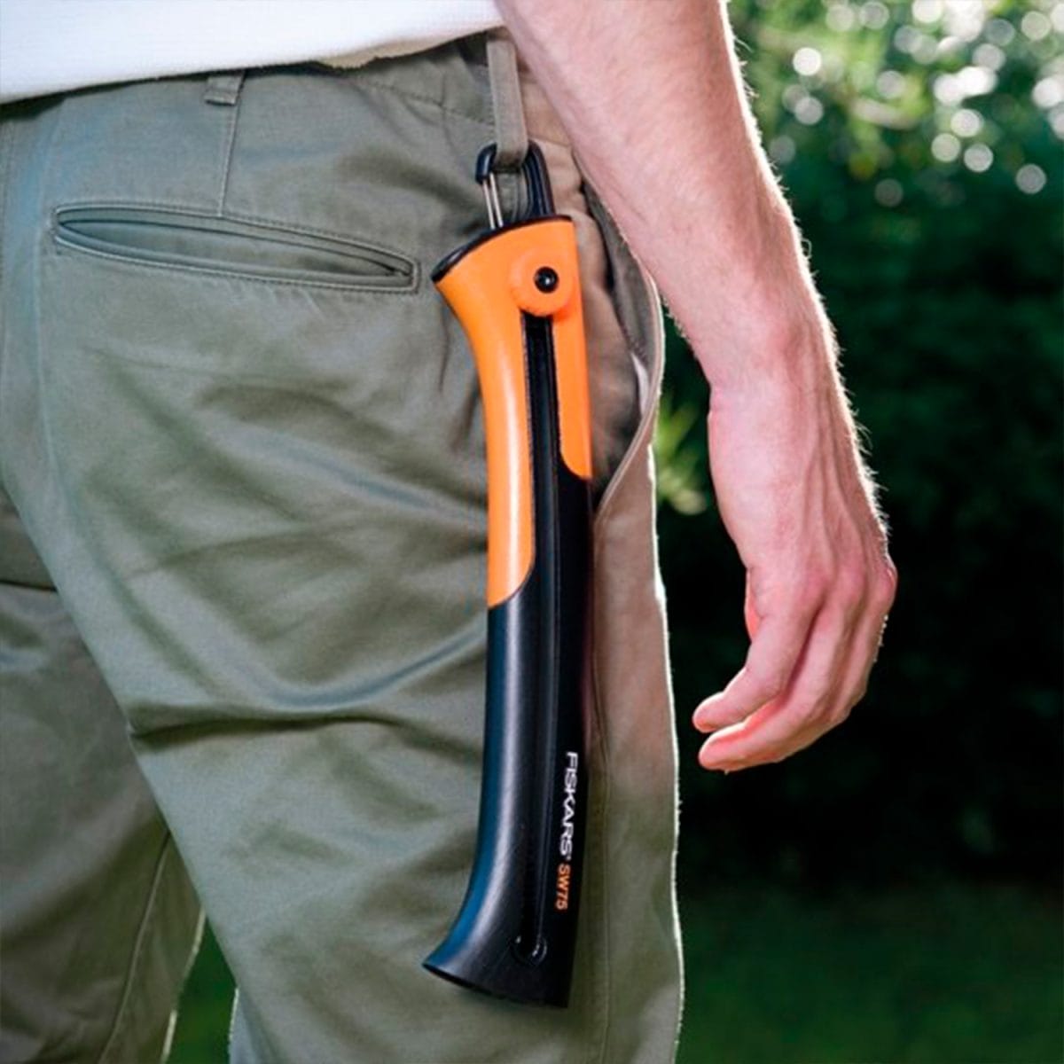 Seghetto da potatura Fiskars Xtract L SW75 con lama retrattile all'interno del manico - immagine 2
