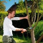 Seghetto da potatura Fiskars Xtract L SW75 con lama retrattile all'interno del manico - immagine 3