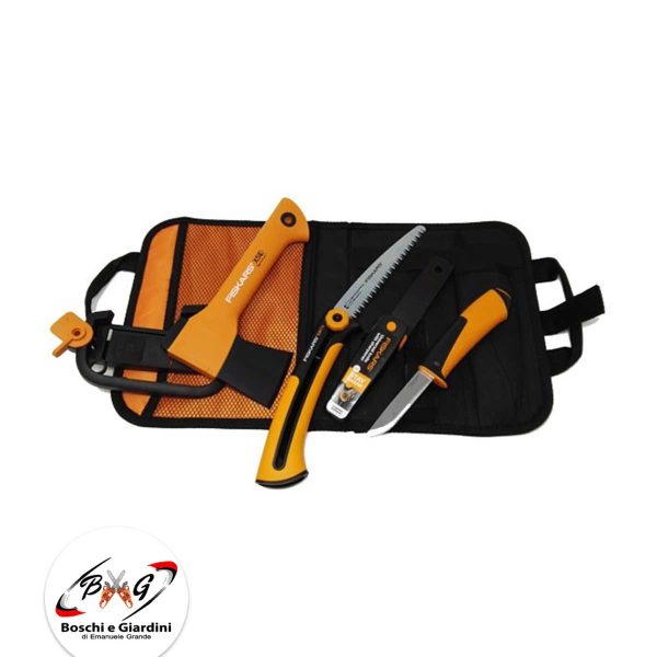 Set da campeggio e falò Fiskars compreso di accetta coltello con affilalama e seghetto
