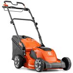 Rasaerba a batteria Husqvarna LC141liV a spinta con batteria e caricabatteria